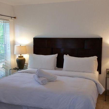 The Cabanas Guesthouse & Spa - Gay Resort Catering To Gay Men أوكلاند بارك الغرفة الصورة
